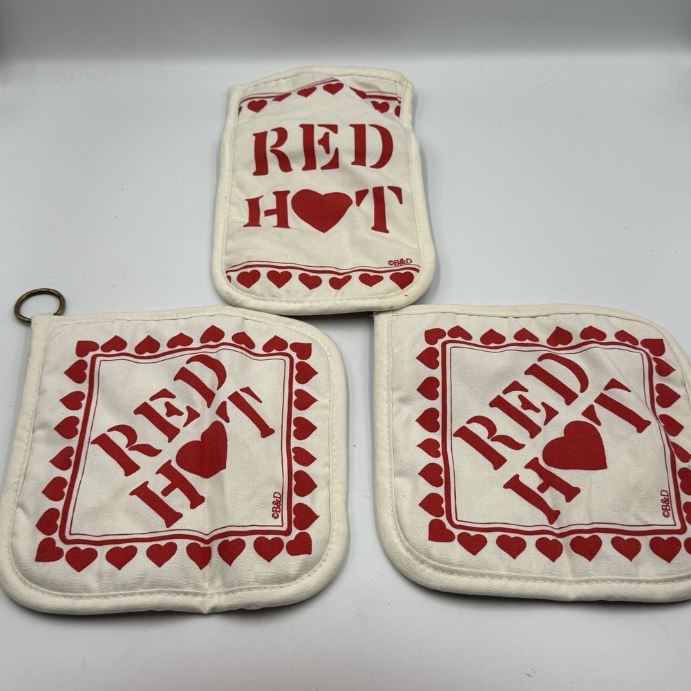 B & D Vintage Pot Holder Red Hot Oven Mitt Set Hearts 3 Piece Retro